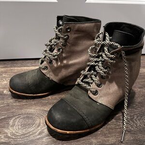 Sorel Wedge Boots women’s size 9